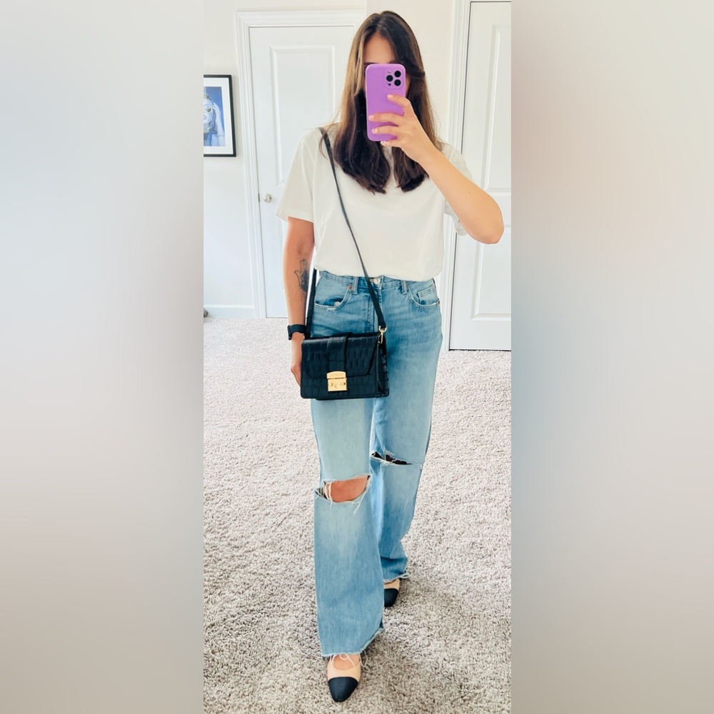 ✨🖤 Mario Valentino Small Black Shoulder Bag – Classic & Chic